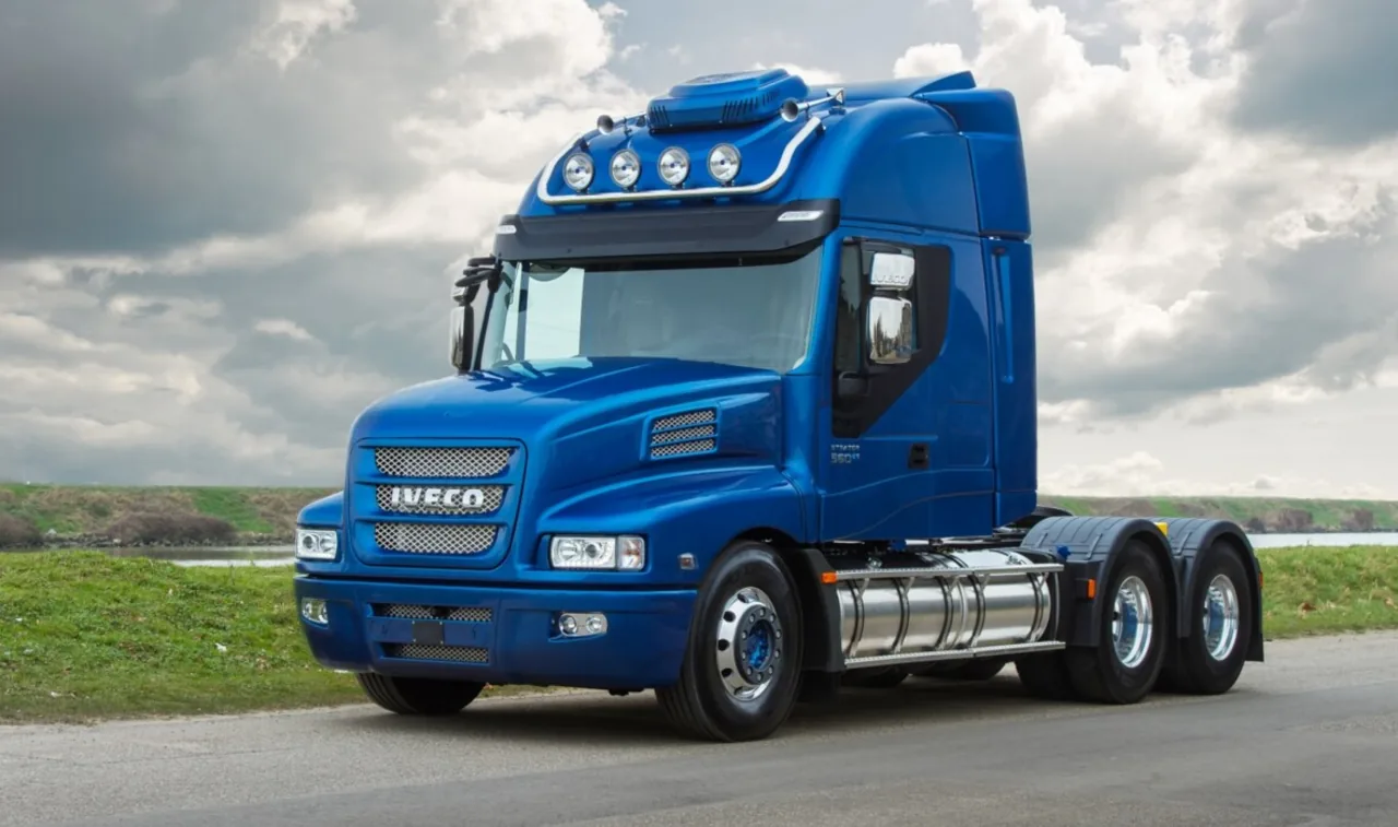 Eerste generatie IVECO STRATOR met huiftrailer
