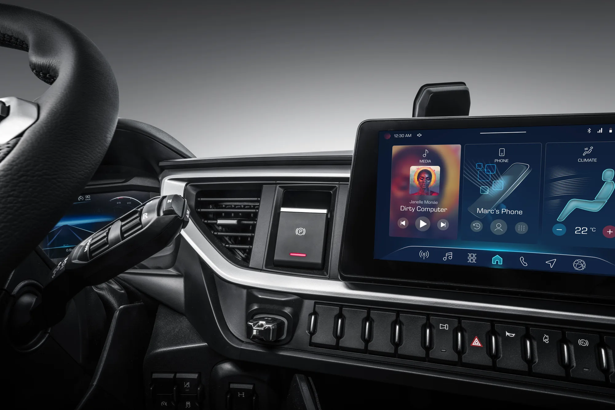 Infotainmentscherm met media en navigatie in de IVECO Strator